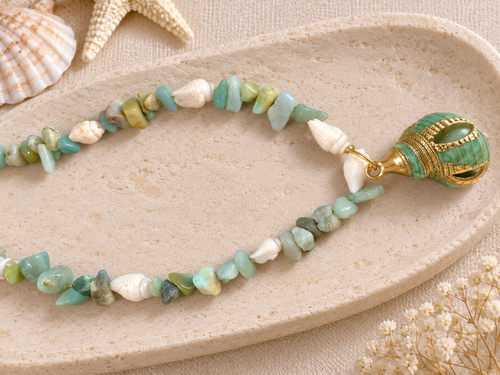 Agate Stones and Seashells Necklace
