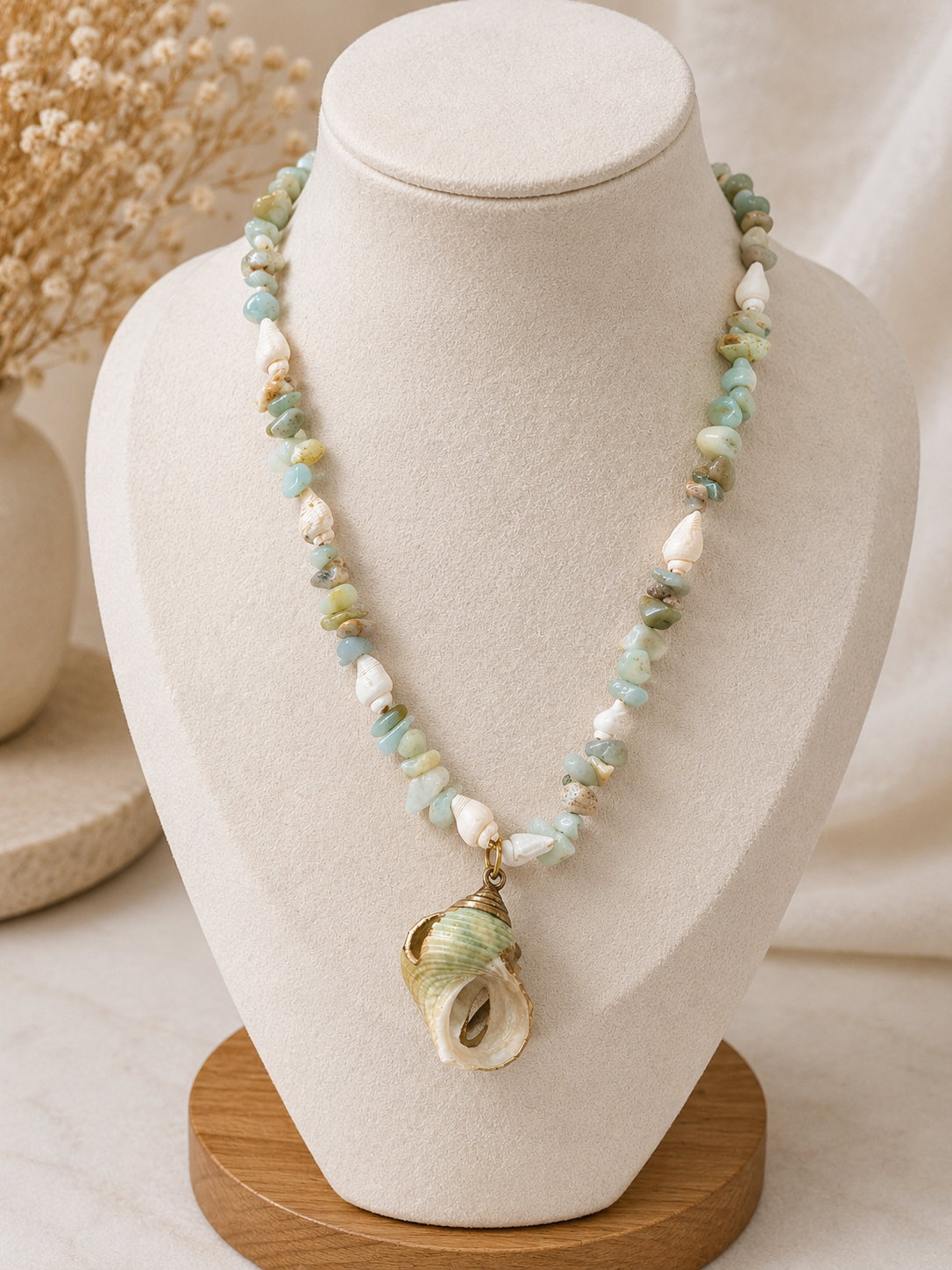Agate Stones and Seashells Necklace